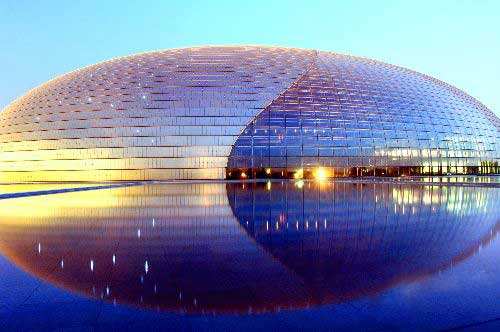 樹脂井蓋和鑄鐵井蓋各有各的優(yōu)勢(shì)，看使用場(chǎng)合來決定。